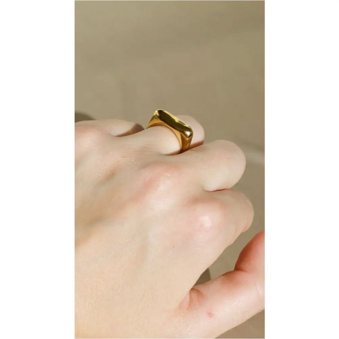 Abella - Bent Engagement Ring Gold-2