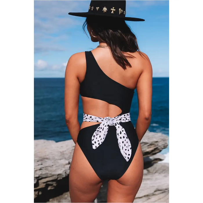 Maillot de bain une pièce noir à découpe asymétrique et ceinture-9