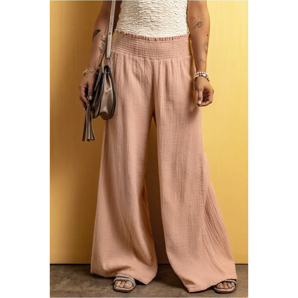 Pantalon large rose à taille smockée et froissé-0