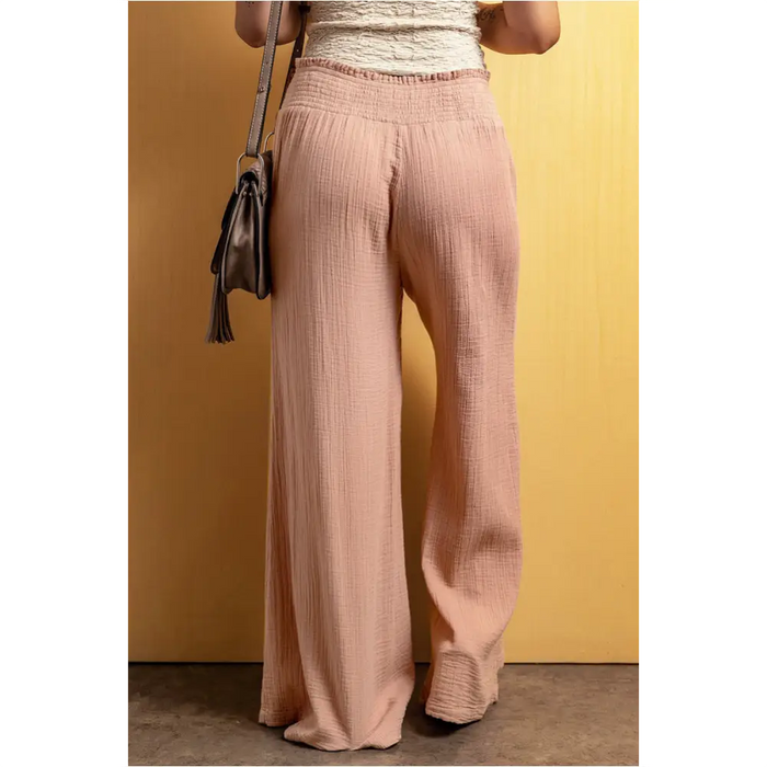 Pantalon large rose à taille smockée et froissé-1