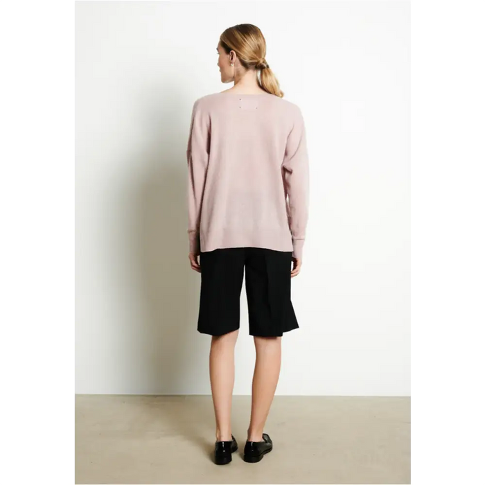 RIA 3 Pull col V profond oversize en cachemire nude-2