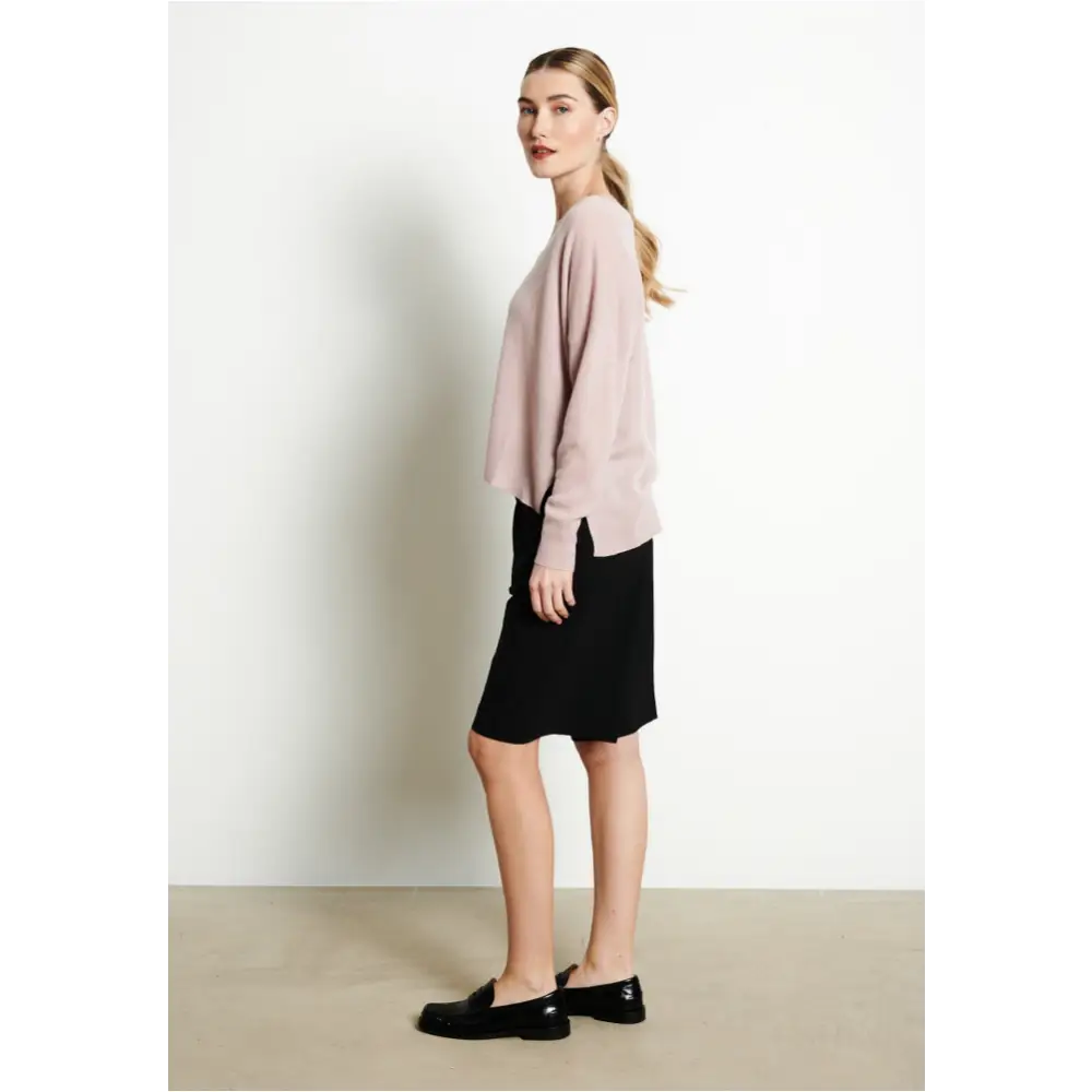 RIA 3 Pull col V profond oversize en cachemire nude-1