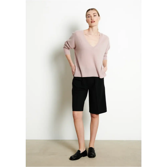 RIA 3 Pull col V profond oversize en cachemire nude-4