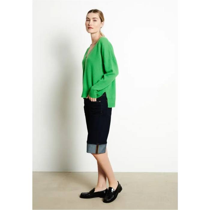 RIA 3 Pull col V profond oversize en cachemire vert pomme-4