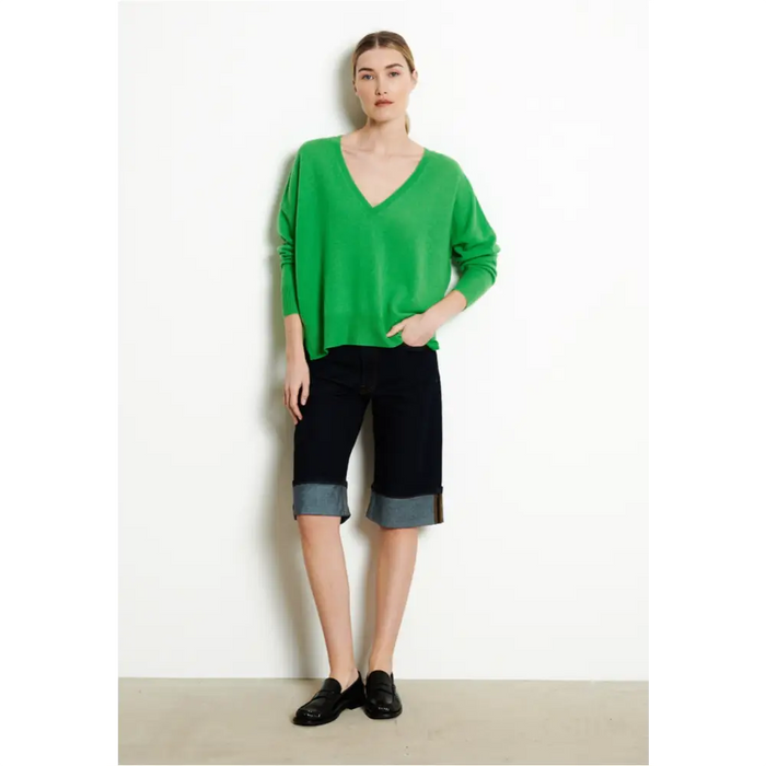 RIA 3 Pull col V profond oversize en cachemire vert pomme-2