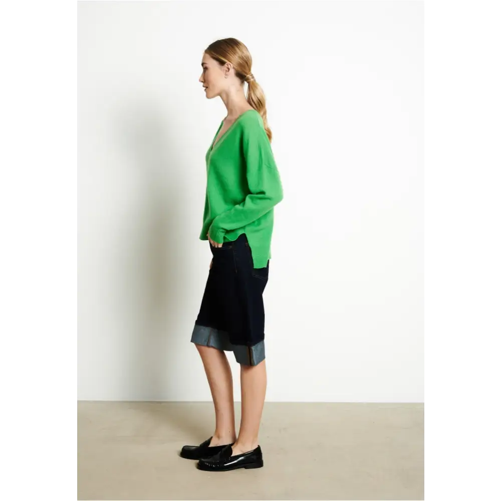 RIA 3 Pull col V profond oversize en cachemire vert pomme-1