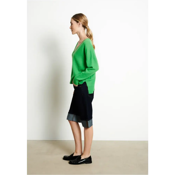 RIA 3 Pull col V profond oversize en cachemire vert pomme-1